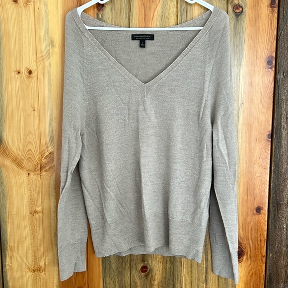 Banana Republic Merino Wool Sweater - Picture 1 of 3
